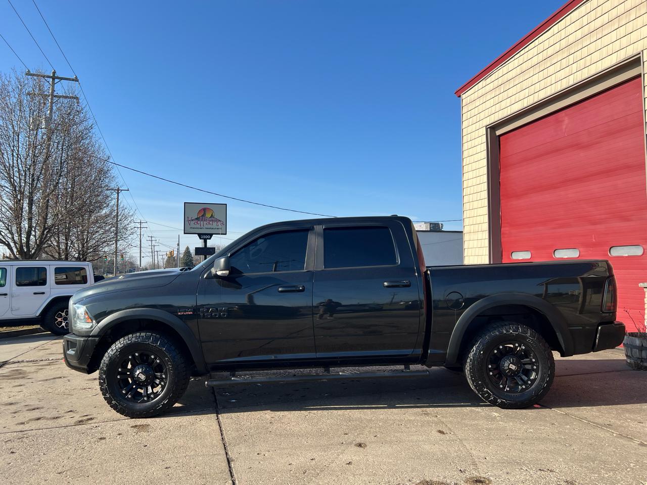 RAM 1500 4WD Crew Cab 140.5" Rebel 2016