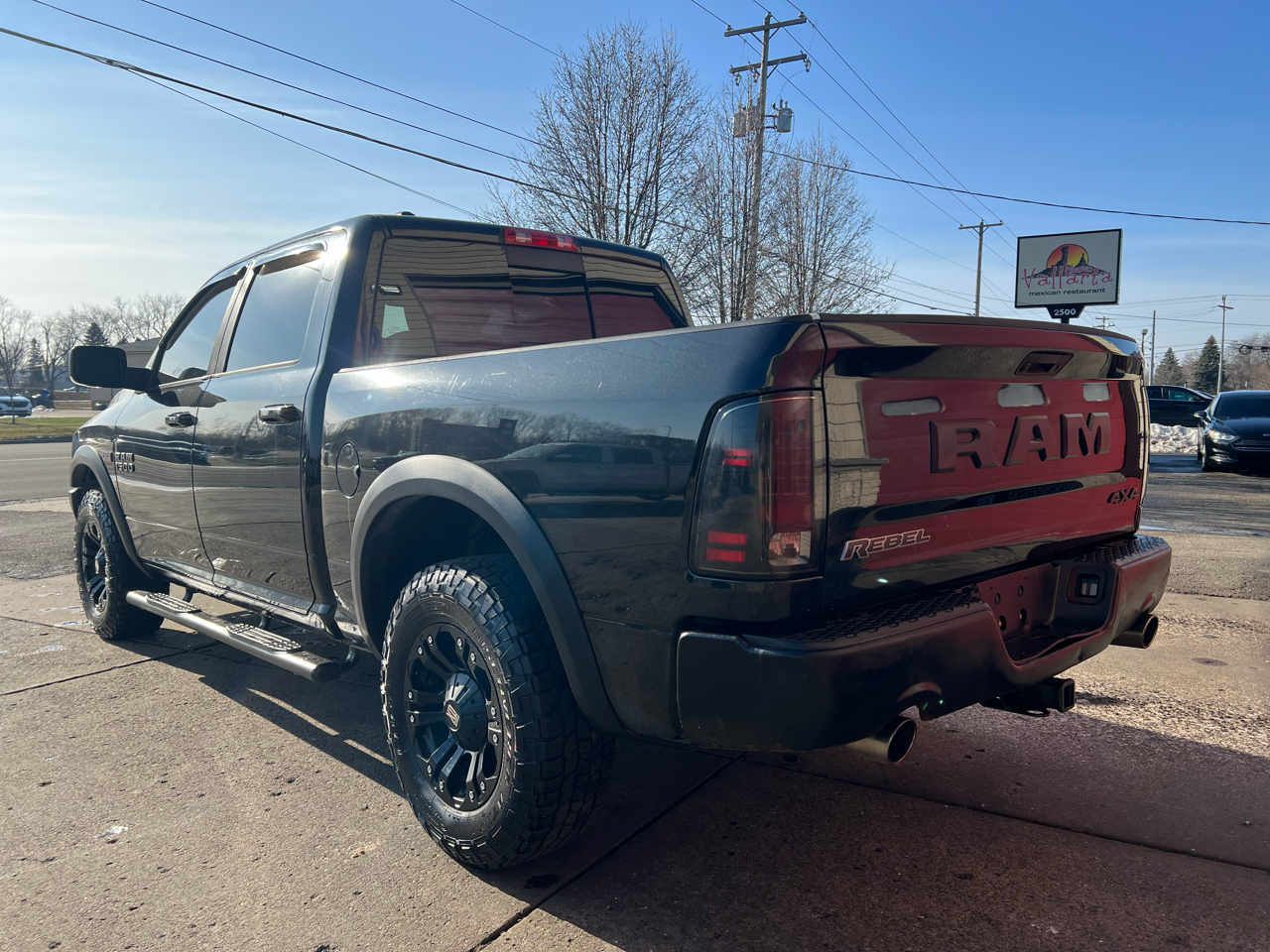 RAM 1500 4WD Crew Cab 140.5" Rebel 2016