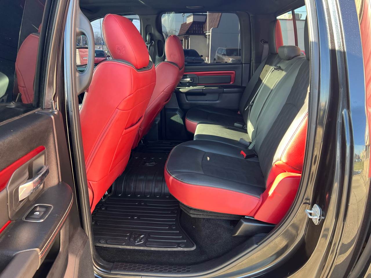 RAM 1500 4WD Crew Cab 140.5" Rebel 2016