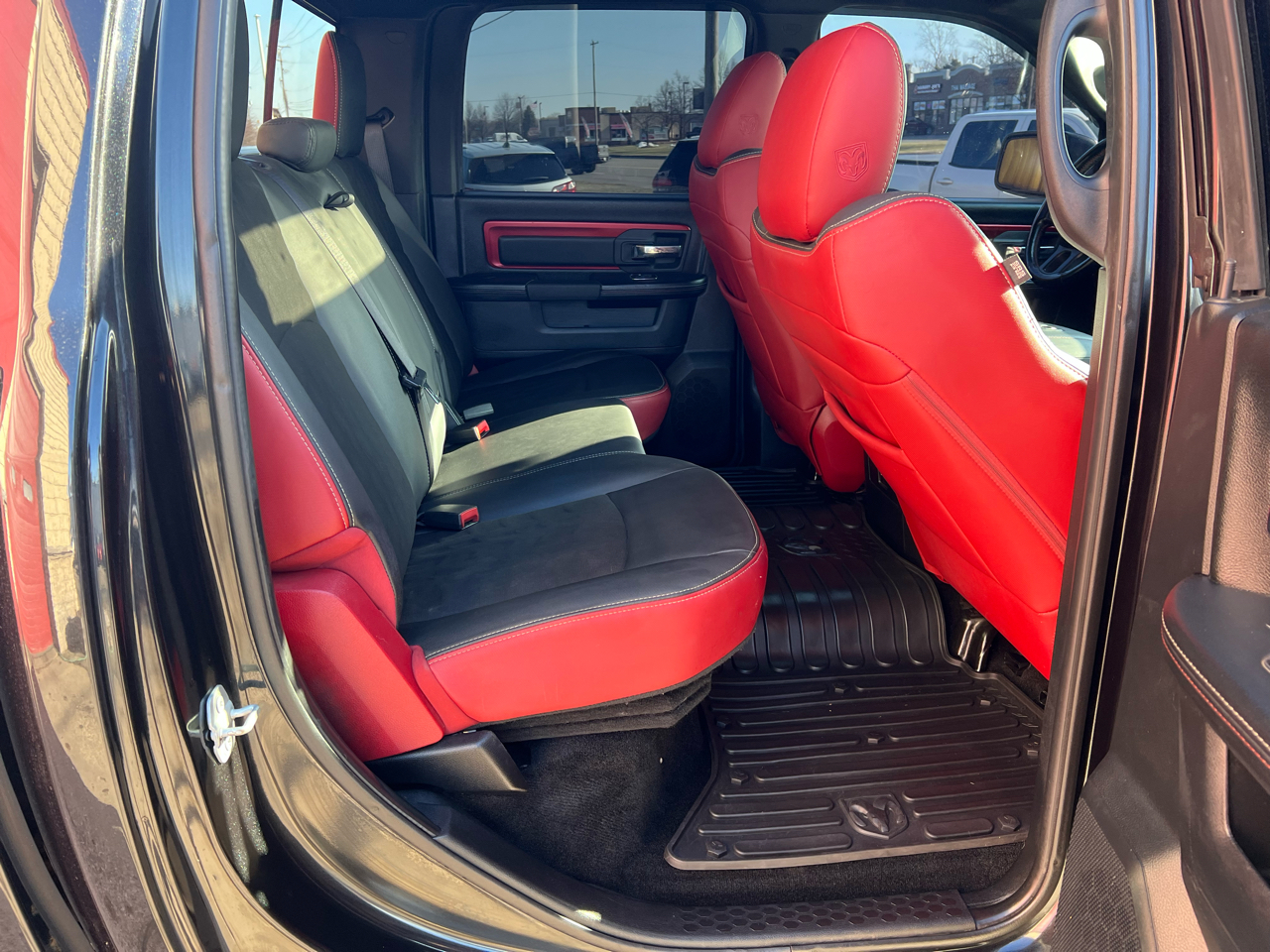 RAM 1500 4WD Crew Cab 140.5" Rebel 2016