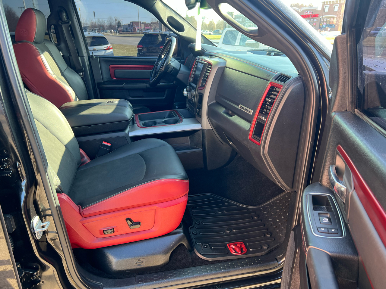 RAM 1500 4WD Crew Cab 140.5" Rebel 2016