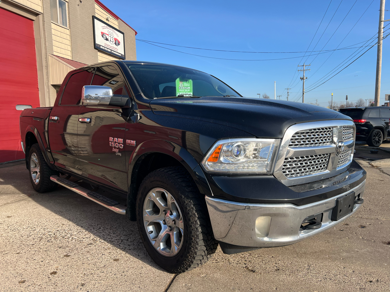 RAM 1500 4WD Crew Cab 140.5" Laramie 2017