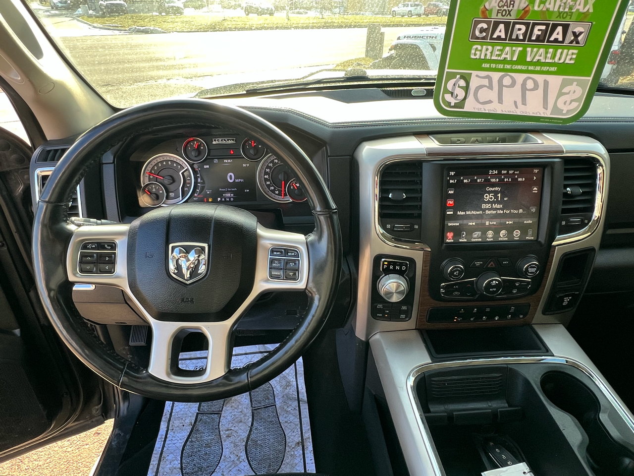 RAM 1500 4WD Crew Cab 140.5" Laramie 2017