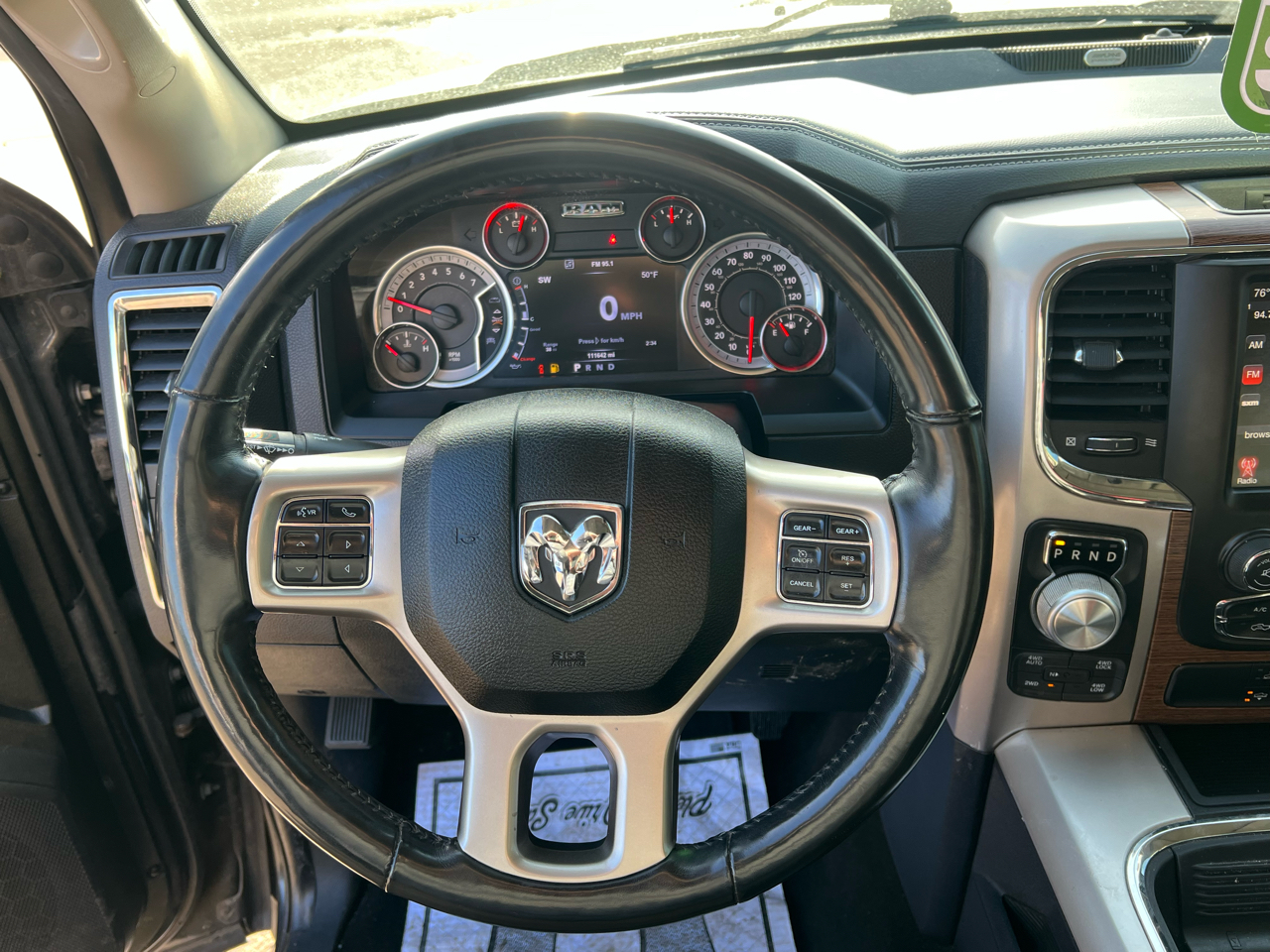 RAM 1500 4WD Crew Cab 140.5" Laramie 2017