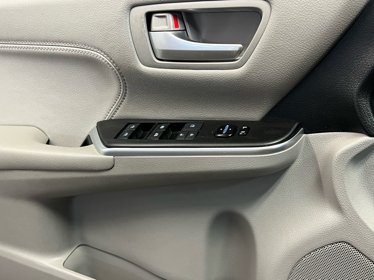 Toyota Camry 4dr Sdn I4 Auto SE w/Special Edition Pkg (Natl) 2016