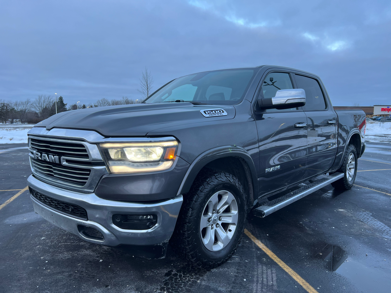 2019 RAM 1500 Laramie 4x4 Crew Cab 5'7" Box