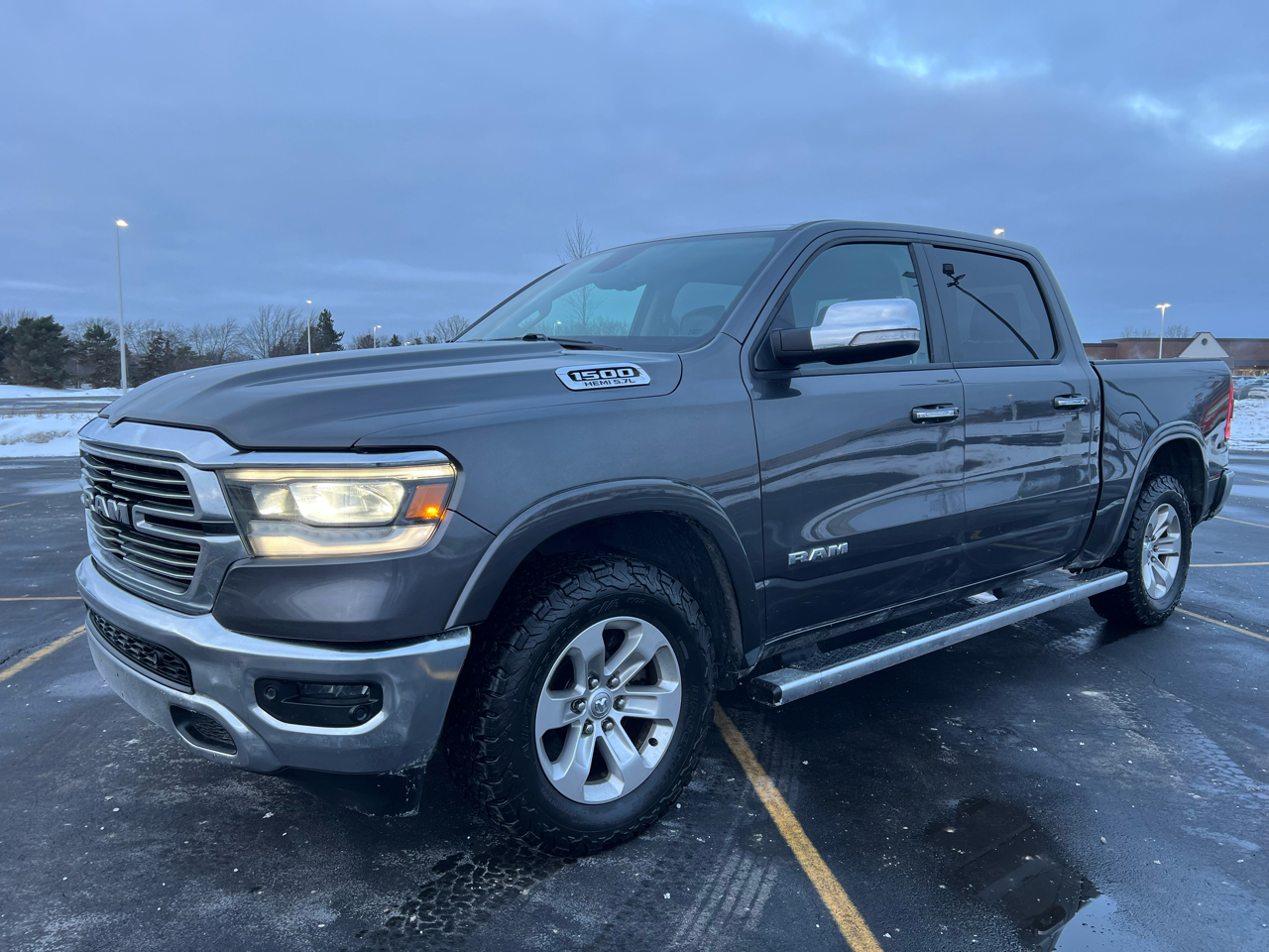 RAM 1500 Laramie 4x4 Crew Cab 5'7" Box 2019