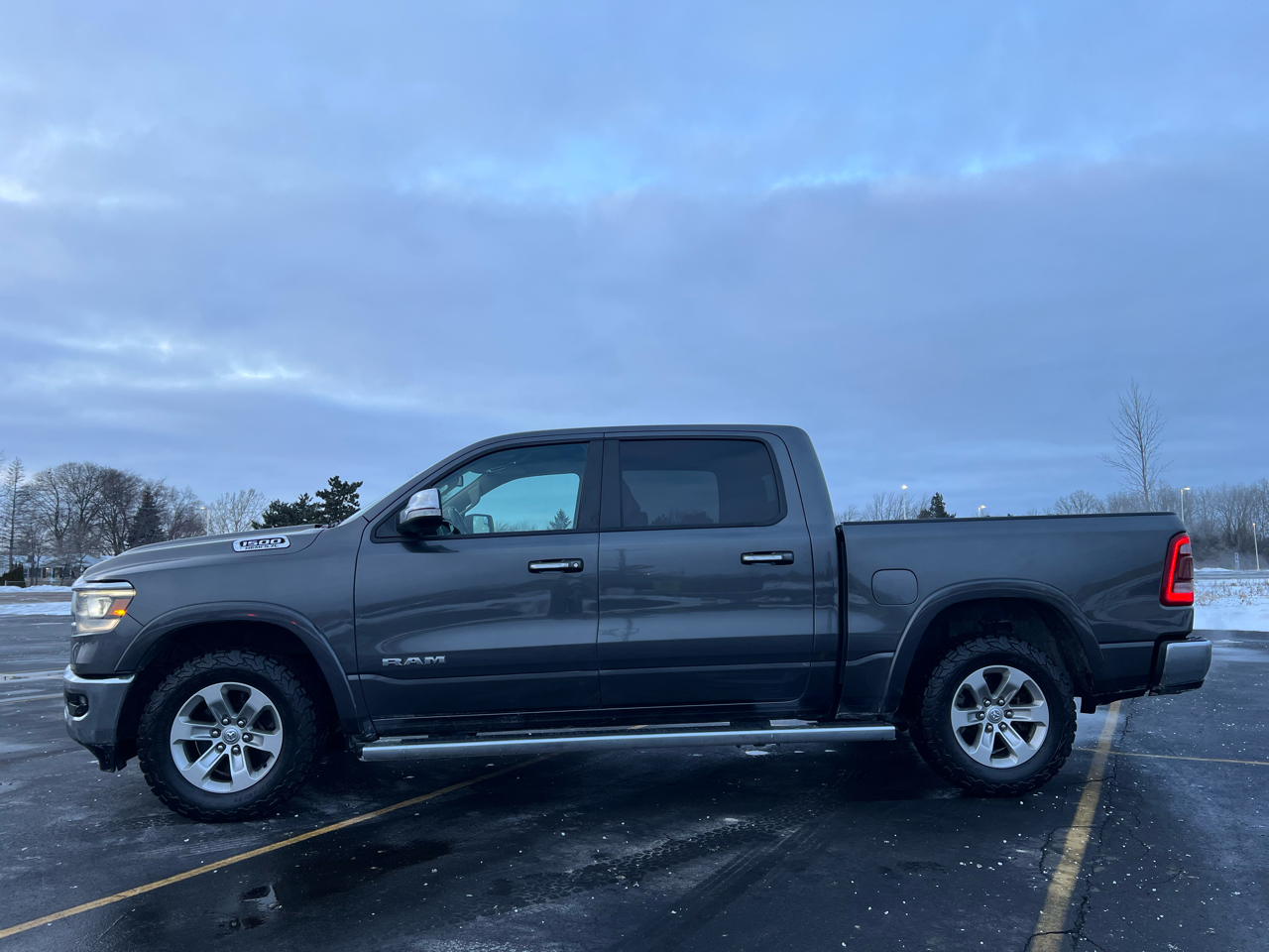RAM 1500 Laramie 4x4 Crew Cab 5'7" Box 2019