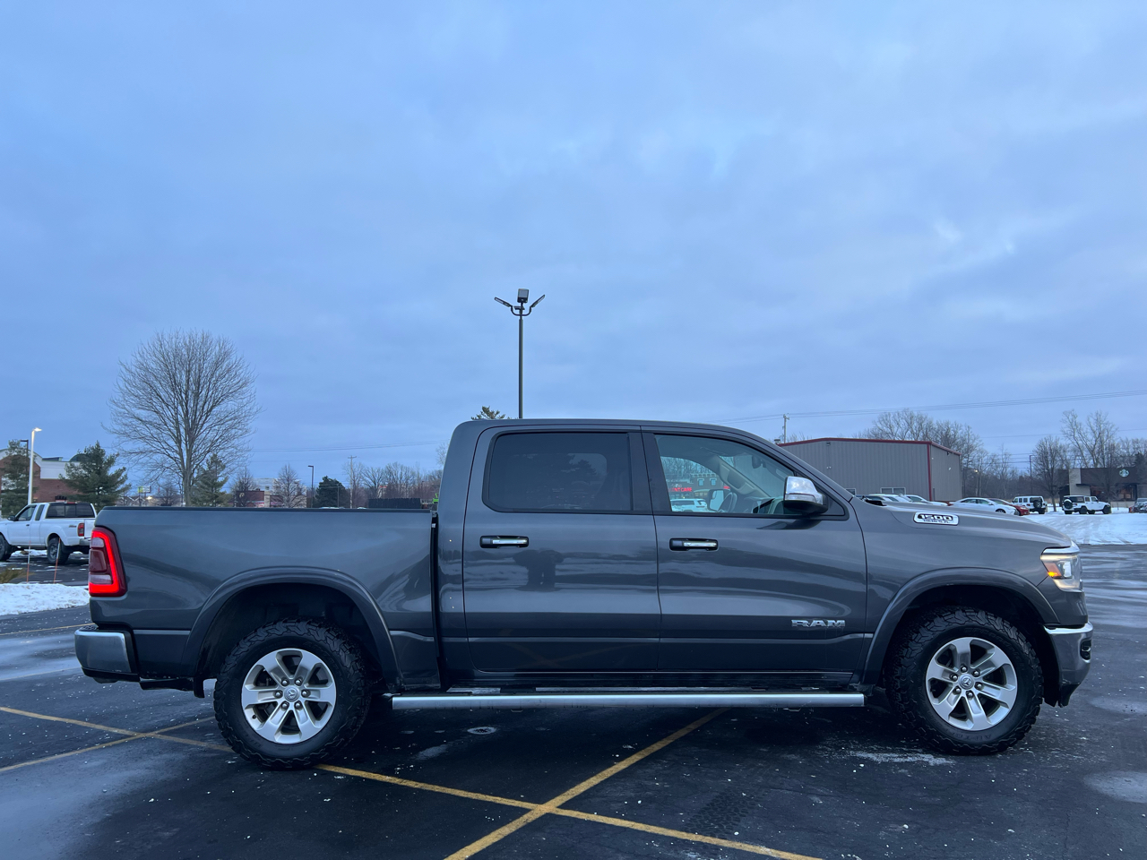 RAM 1500 Laramie 4x4 Crew Cab 5'7" Box 2019