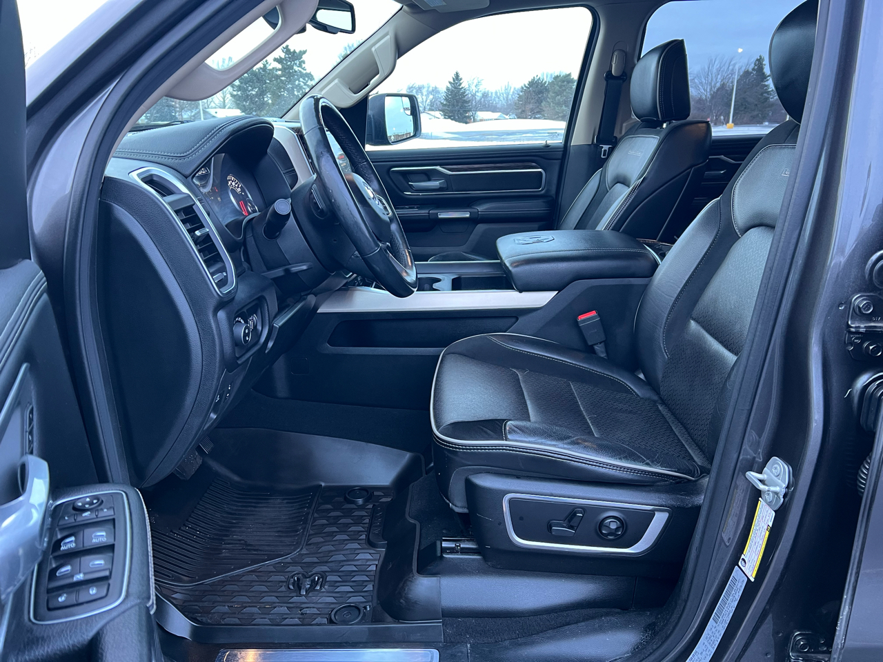 RAM 1500 Laramie 4x4 Crew Cab 5'7" Box 2019