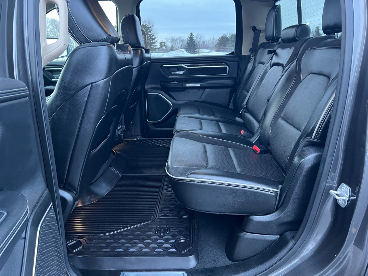 RAM 1500 Laramie 4x4 Crew Cab 5'7" Box 2019