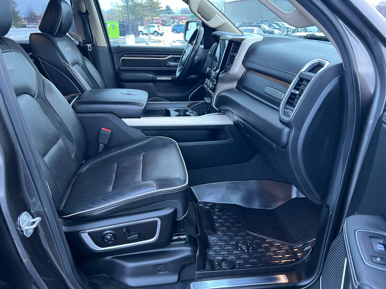 RAM 1500 Laramie 4x4 Crew Cab 5'7" Box 2019