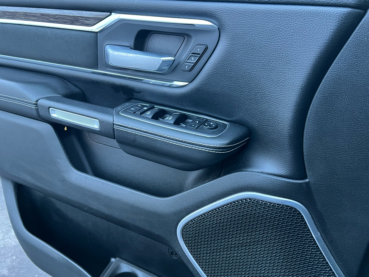 RAM 1500 Laramie 4x4 Crew Cab 5'7" Box 2019