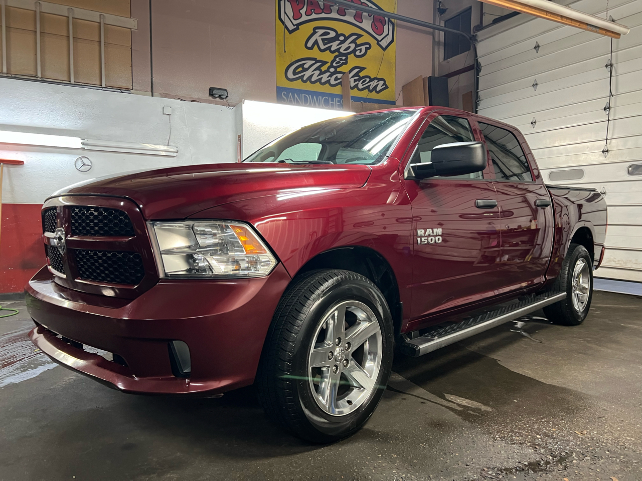 2017 RAM 1500 Express 4x4 Crew Cab 5'7" Box