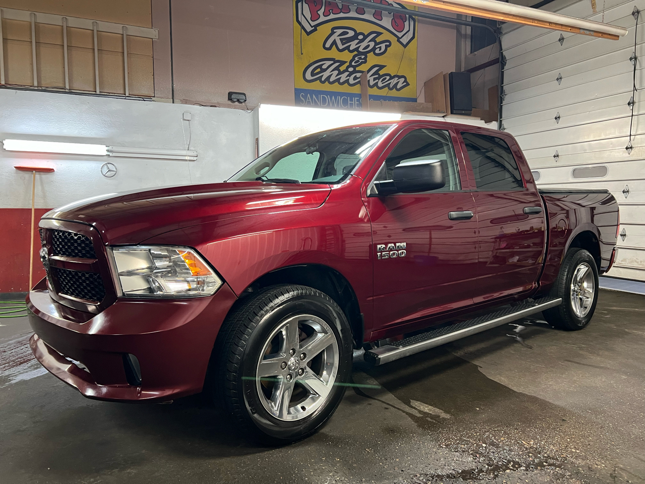RAM 1500 Express 4x4 Crew Cab 5'7" Box 2017