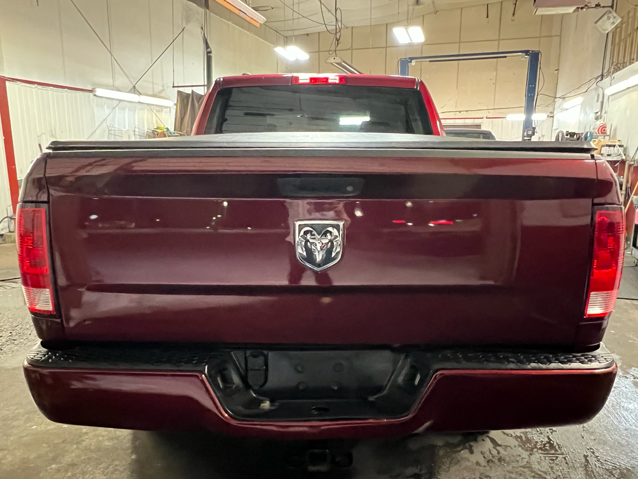 RAM 1500 Express 4x4 Crew Cab 5'7" Box 2017