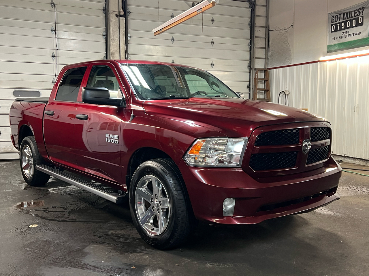 RAM 1500 Express 4x4 Crew Cab 5'7" Box 2017