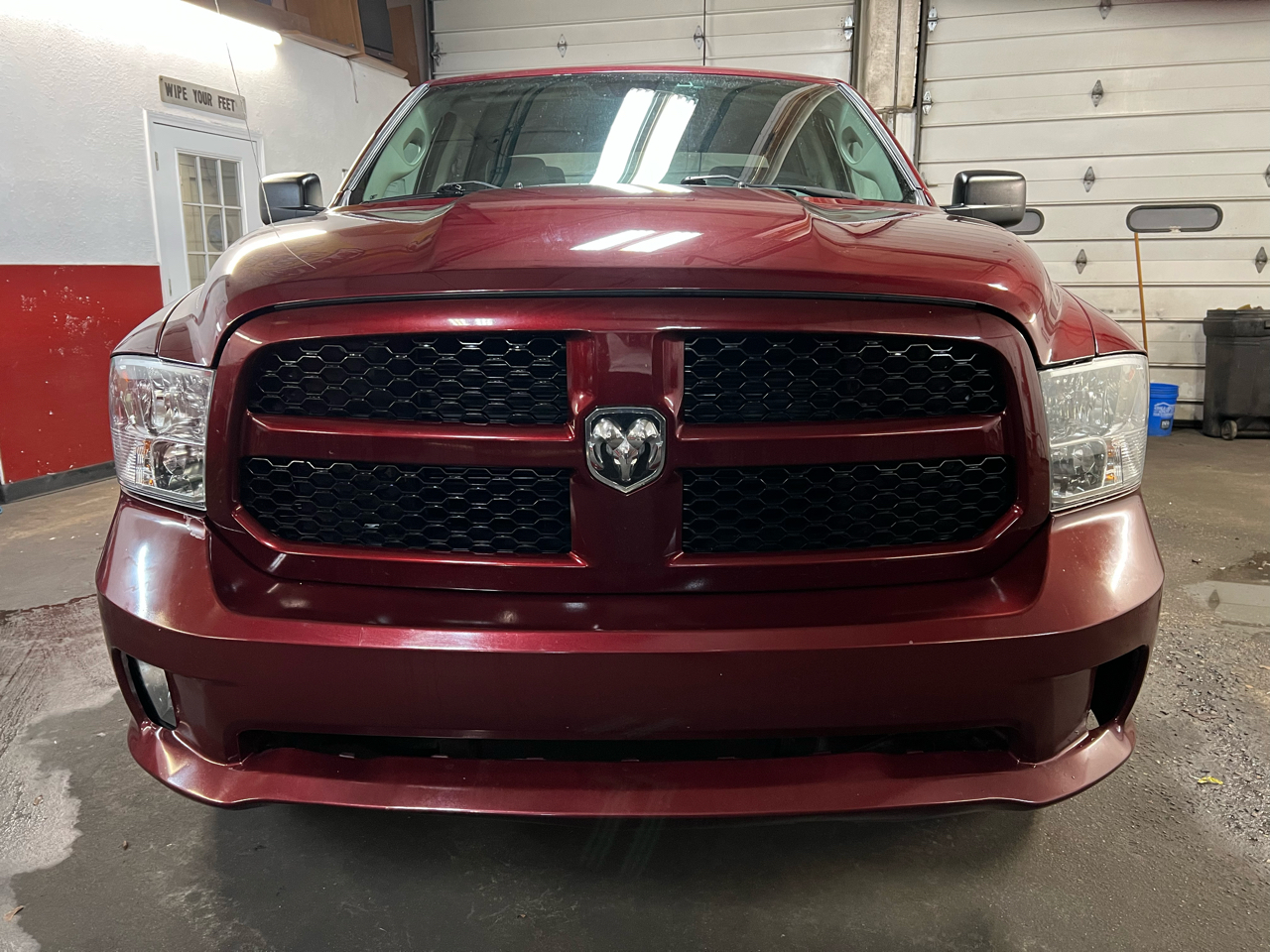 RAM 1500 Express 4x4 Crew Cab 5'7" Box 2017