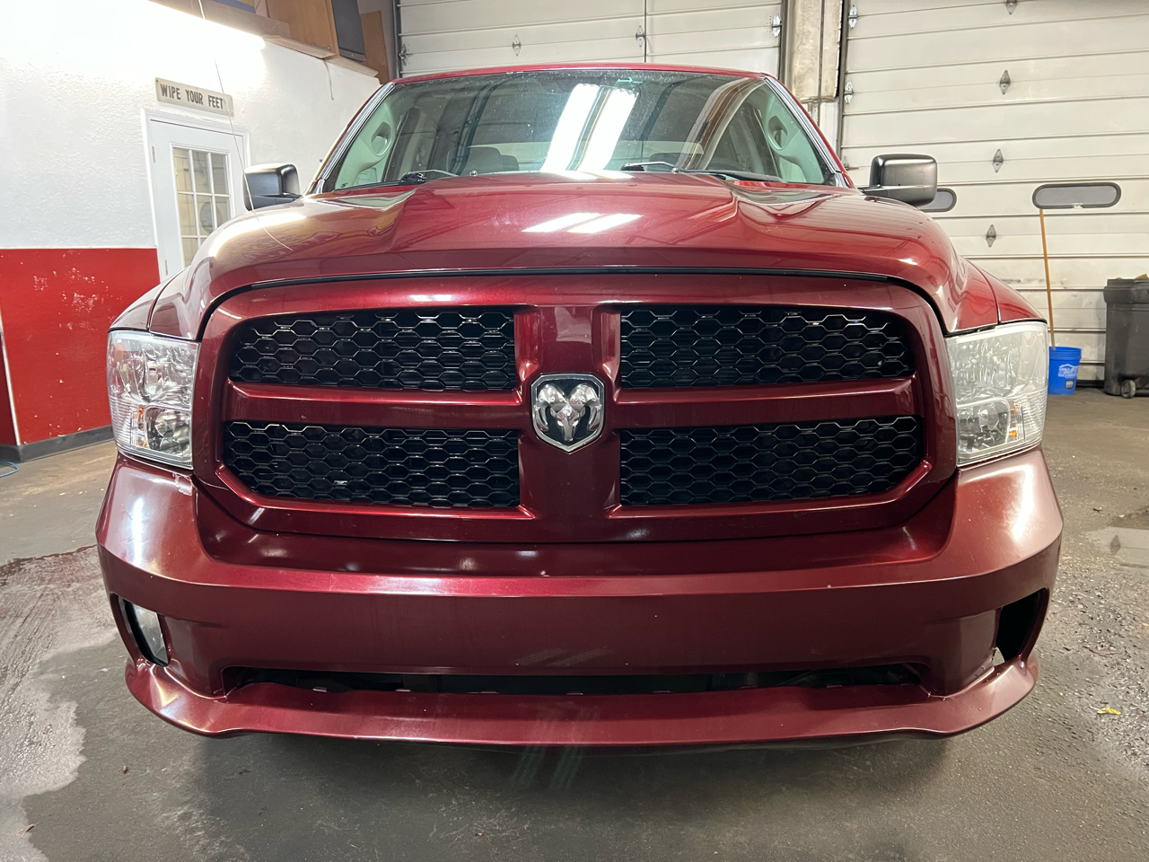 RAM 1500 Express 4x4 Crew Cab 5'7" Box 2017