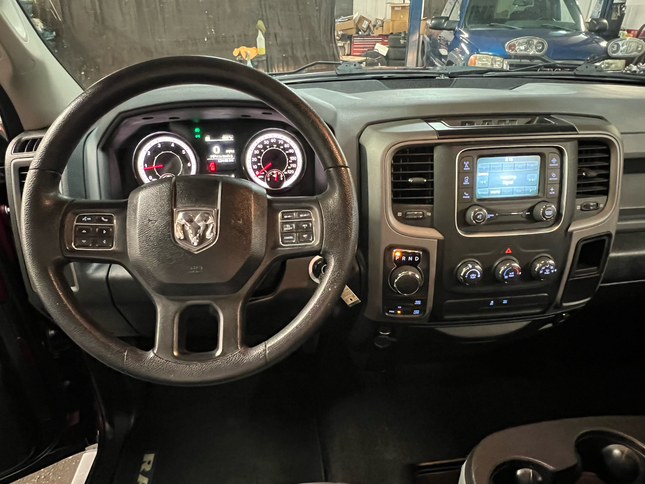 RAM 1500 Express 4x4 Crew Cab 5'7" Box 2017