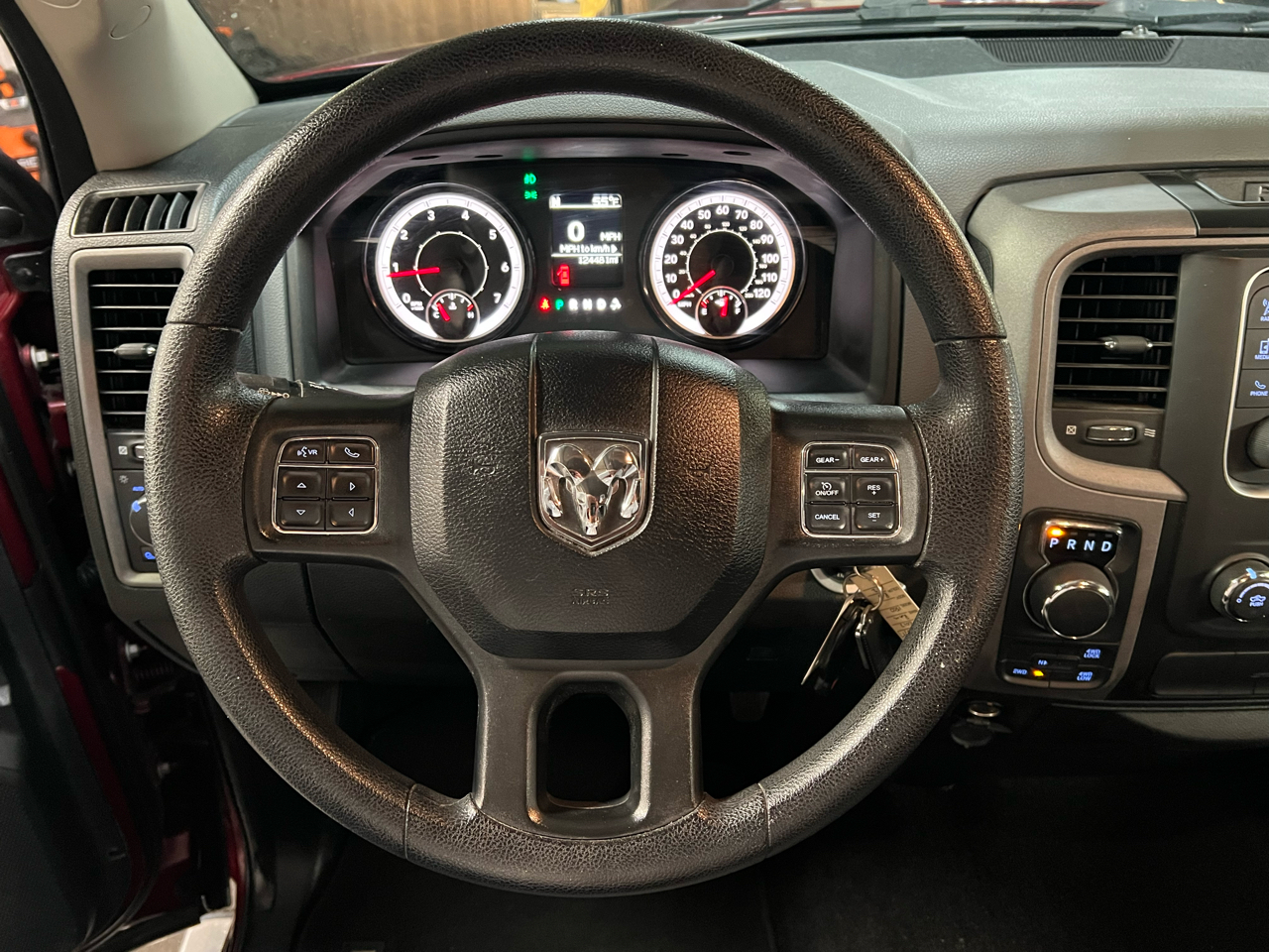 RAM 1500 Express 4x4 Crew Cab 5'7" Box 2017