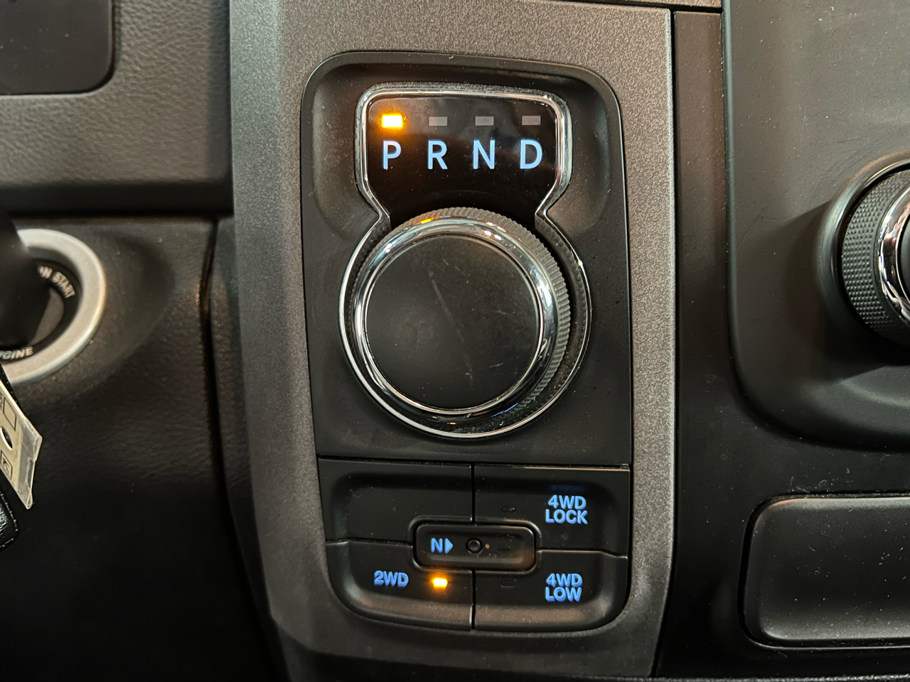 RAM 1500 Express 4x4 Crew Cab 5'7" Box 2017