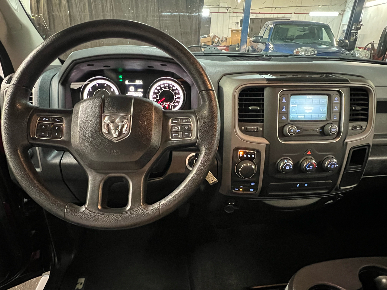 RAM 1500 Express 4x4 Crew Cab 5'7" Box 2017