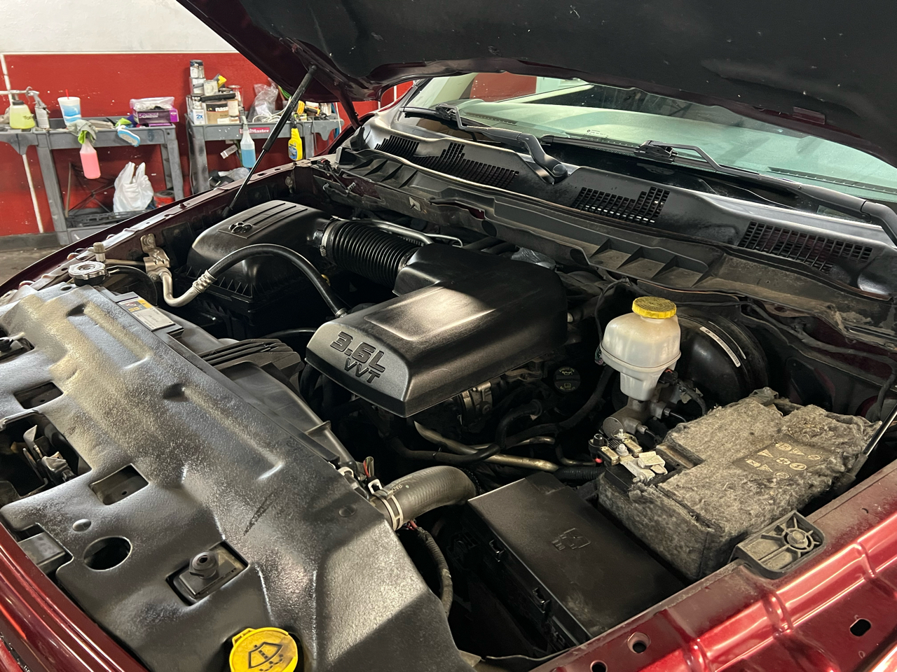 RAM 1500 Express 4x4 Crew Cab 5'7" Box 2017