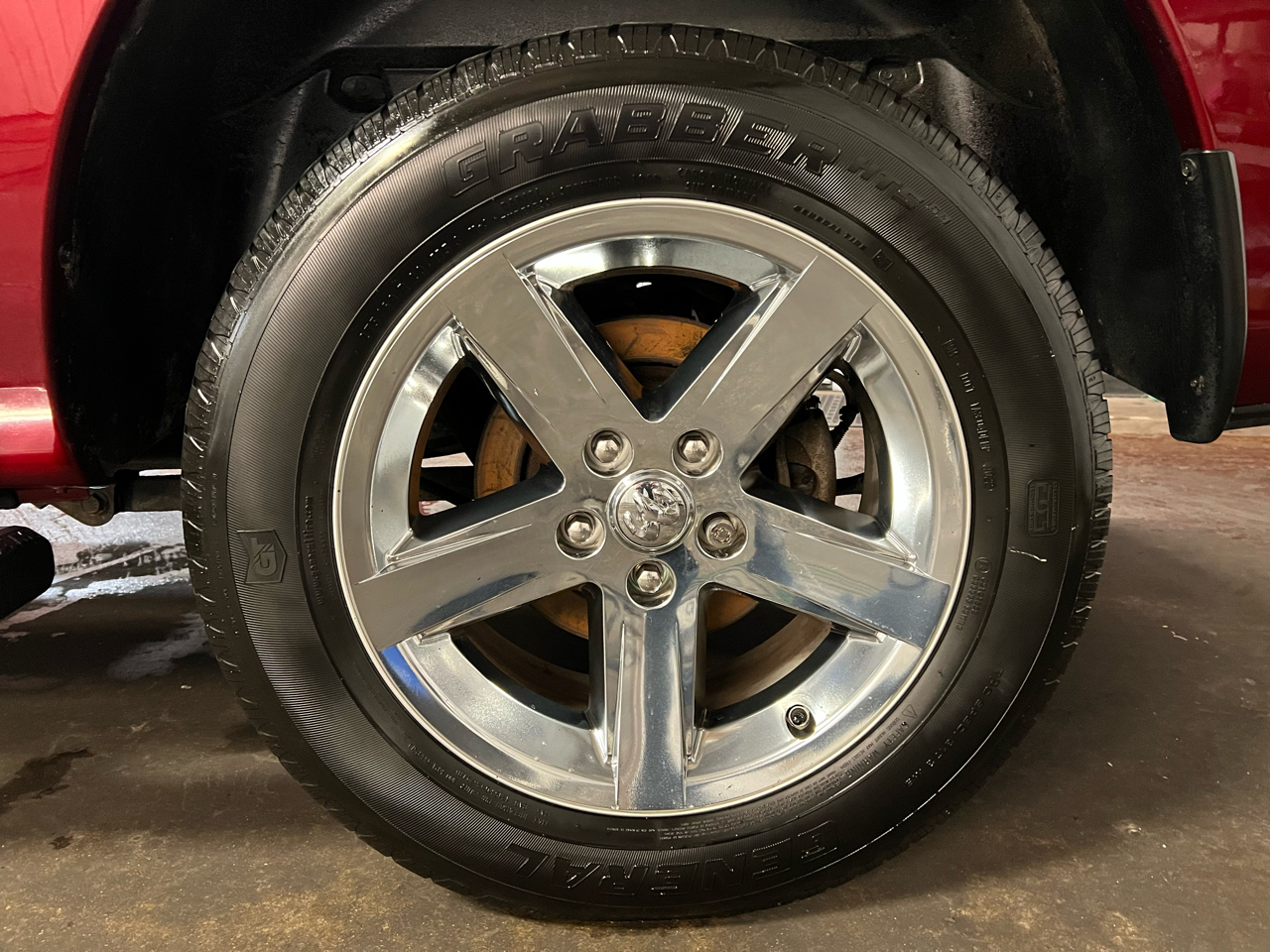 RAM 1500 Express 4x4 Crew Cab 5'7" Box 2017