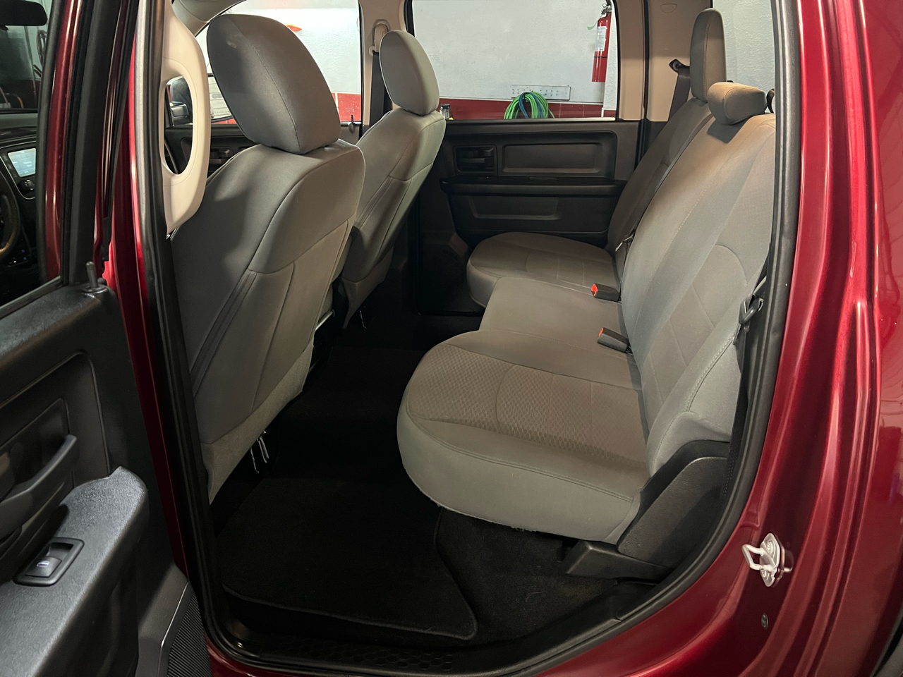 RAM 1500 Express 4x4 Crew Cab 5'7" Box 2017