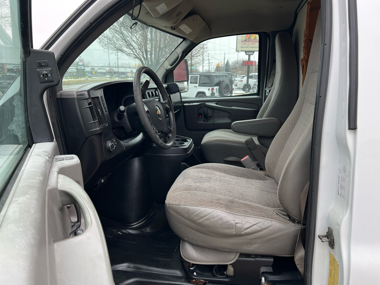 Chevrolet Express Commercial Cutaway 3500 Van 139" 2014