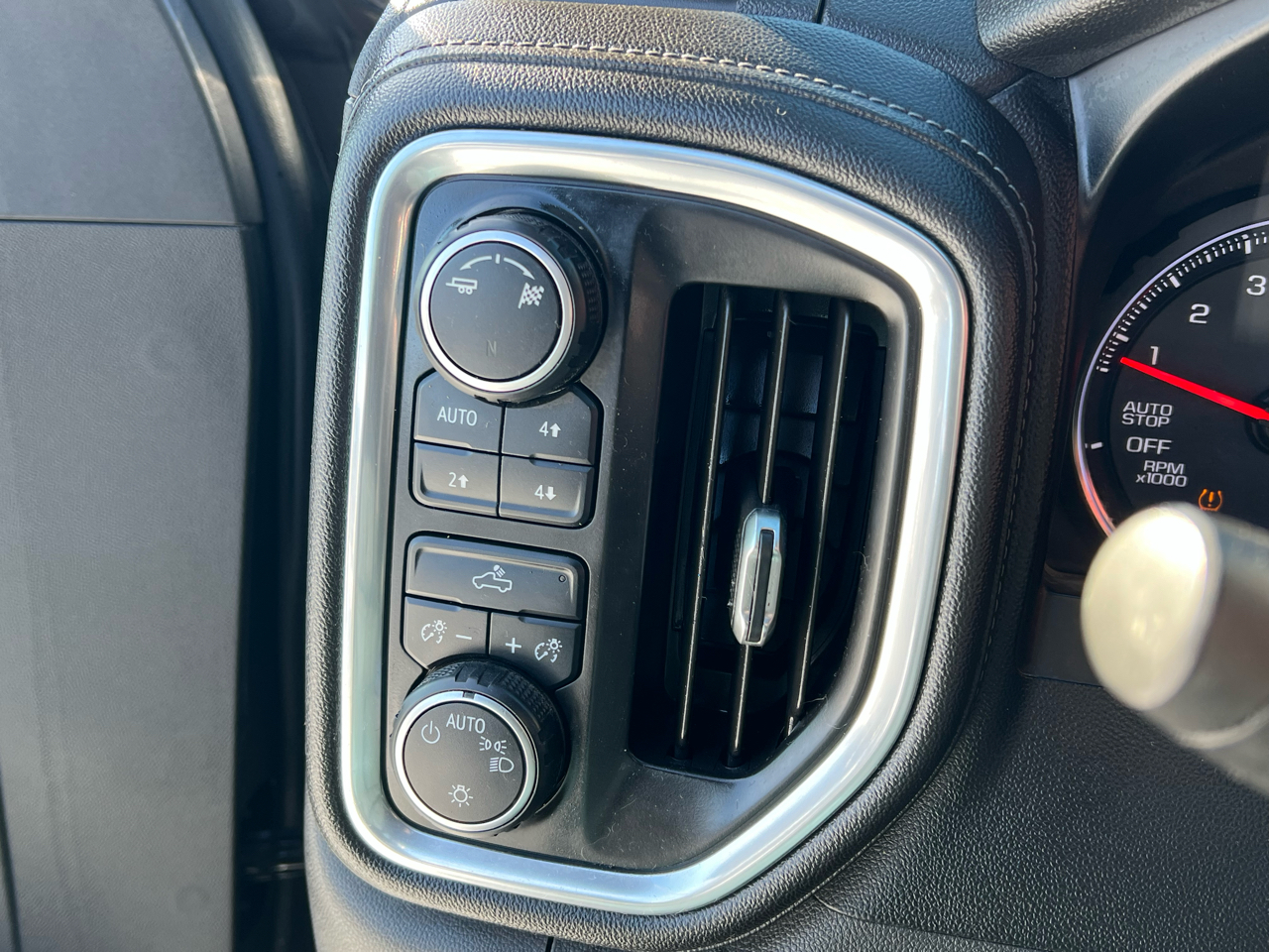 Chevrolet Silverado 1500 4WD Crew Cab 147" LT 2019