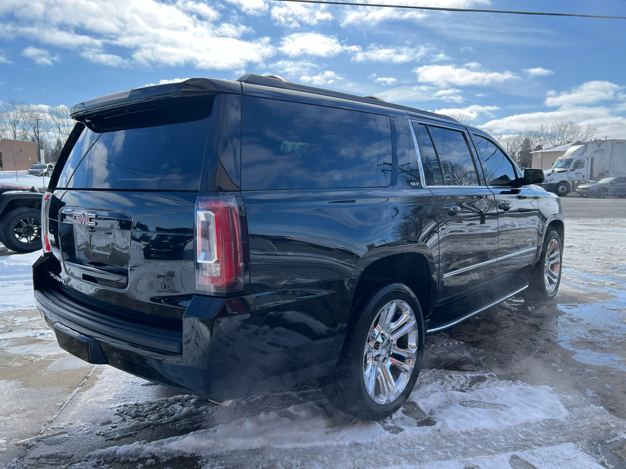 GMC Yukon XL 4WD 4dr SLT 2017