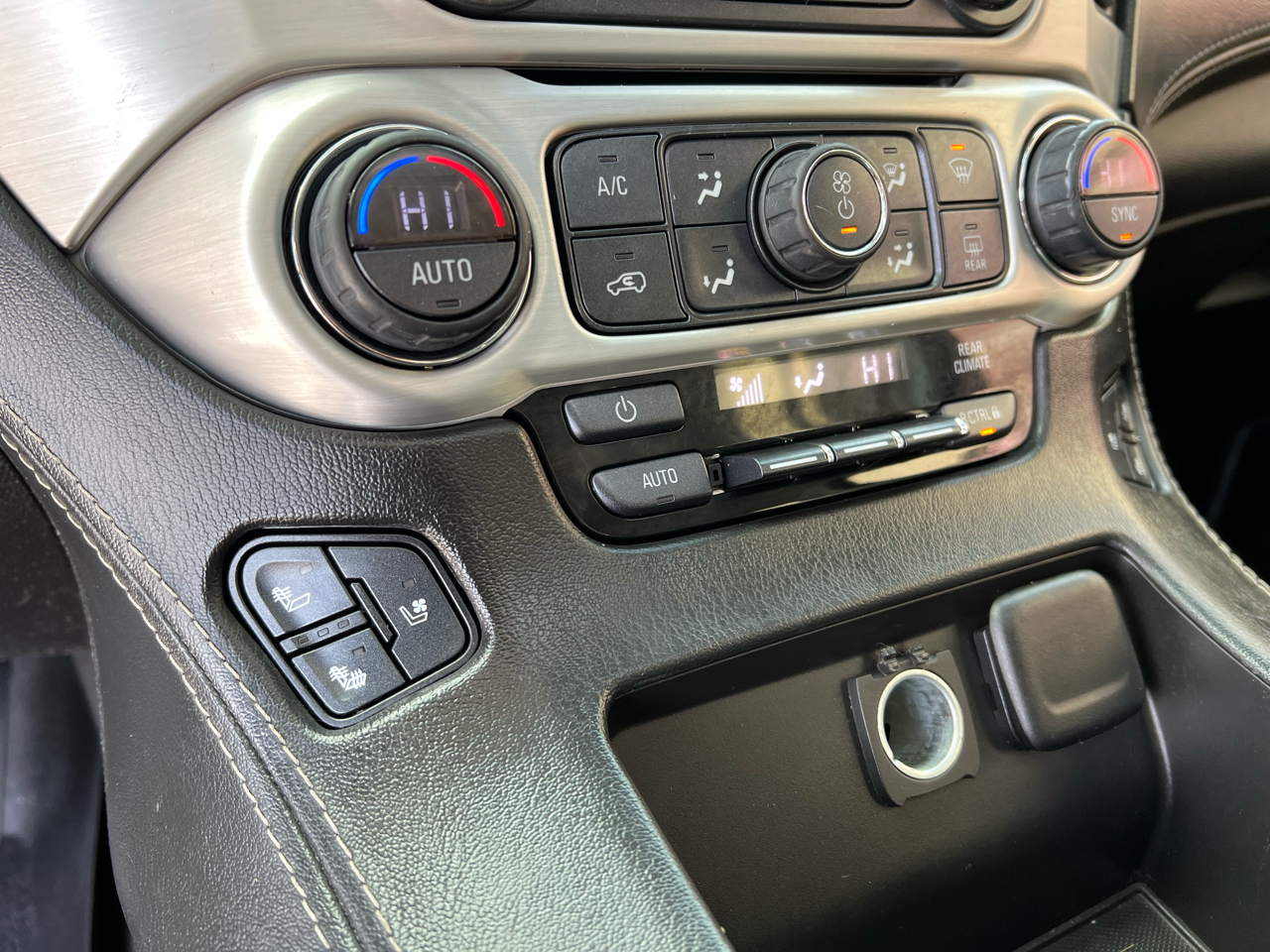 GMC Yukon XL 4WD 4dr SLT 2017