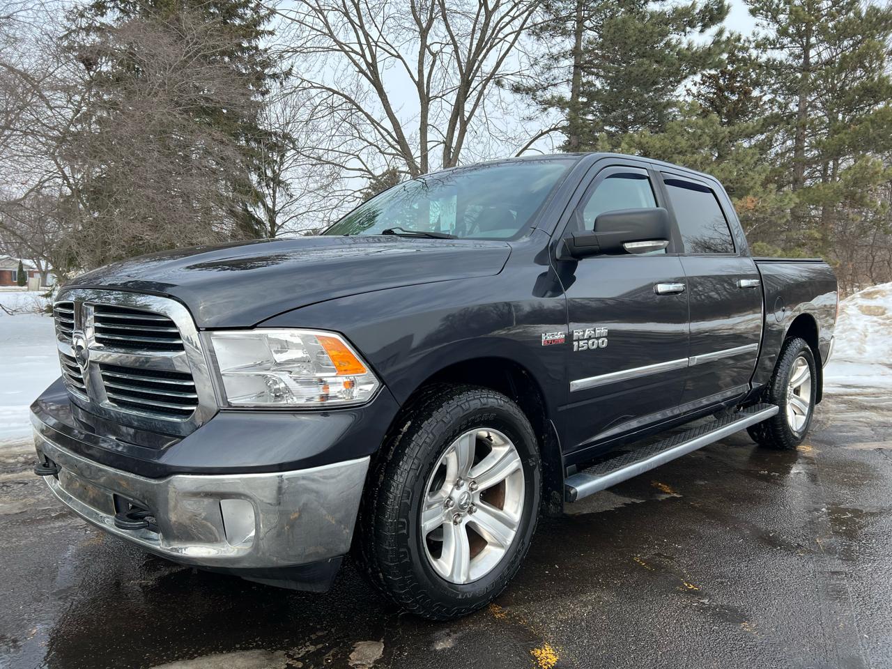 2014 RAM 1500 4WD Crew Cab 140.5" Big Horn