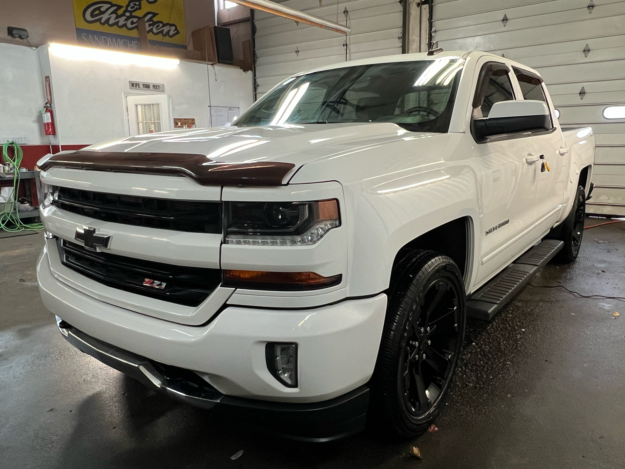 Chevrolet Silverado 1500 4WD Crew Cab 143.5" LT w/2LT 2018