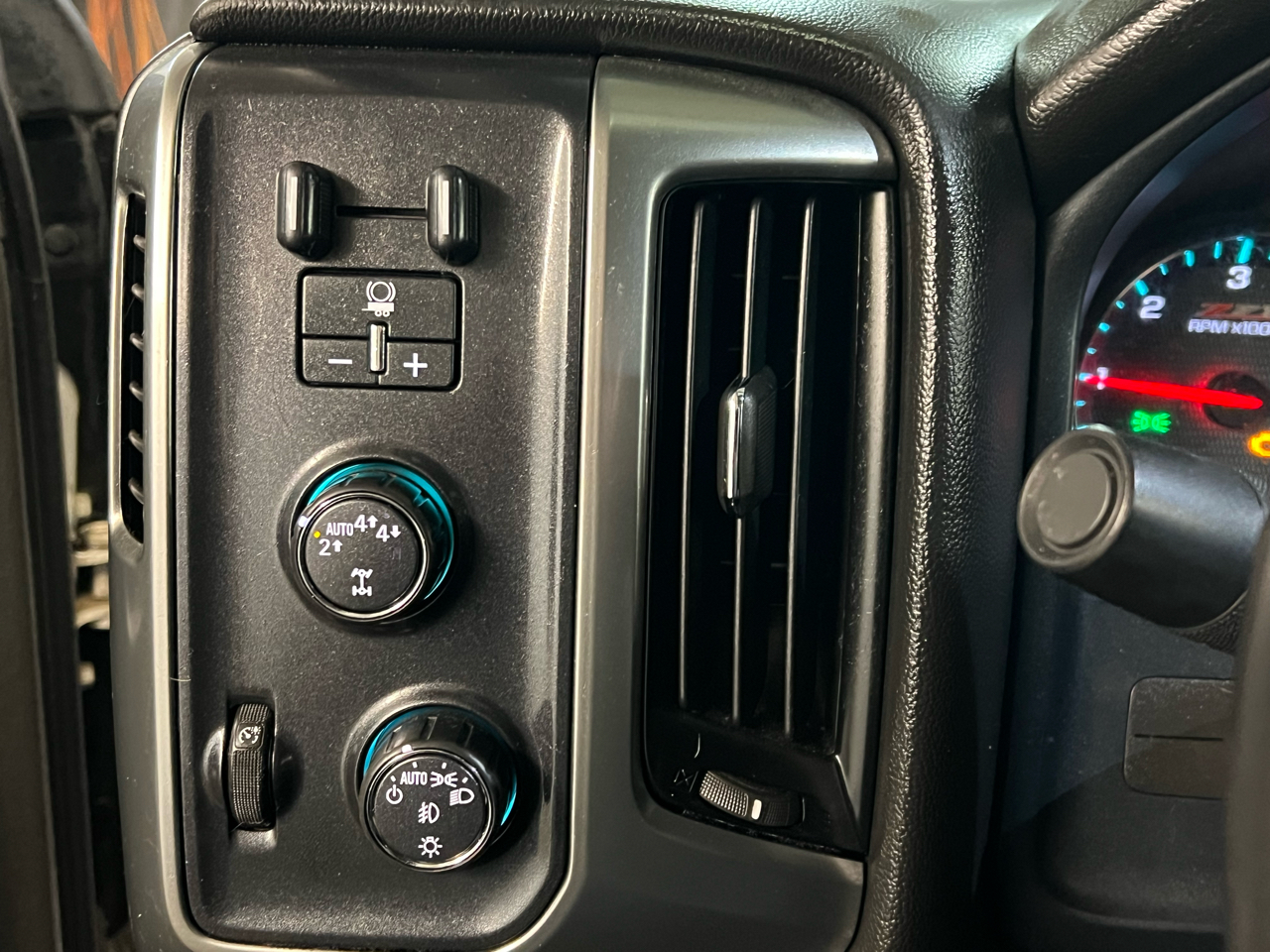 Chevrolet Silverado 1500 4WD Crew Cab 143.5" LT w/2LT 2018