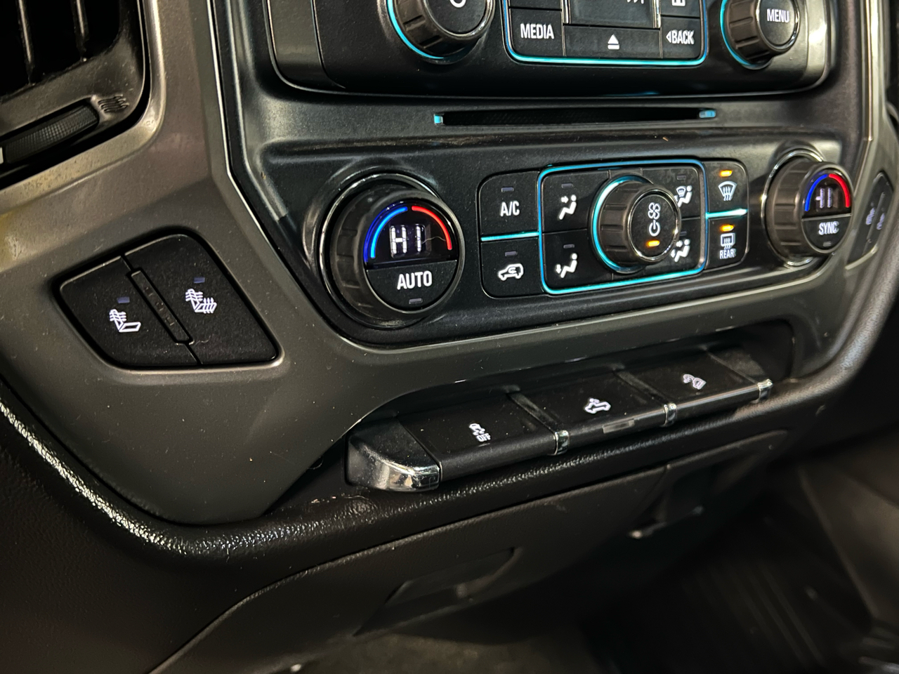 Chevrolet Silverado 1500 4WD Crew Cab 143.5" LT w/2LT 2018