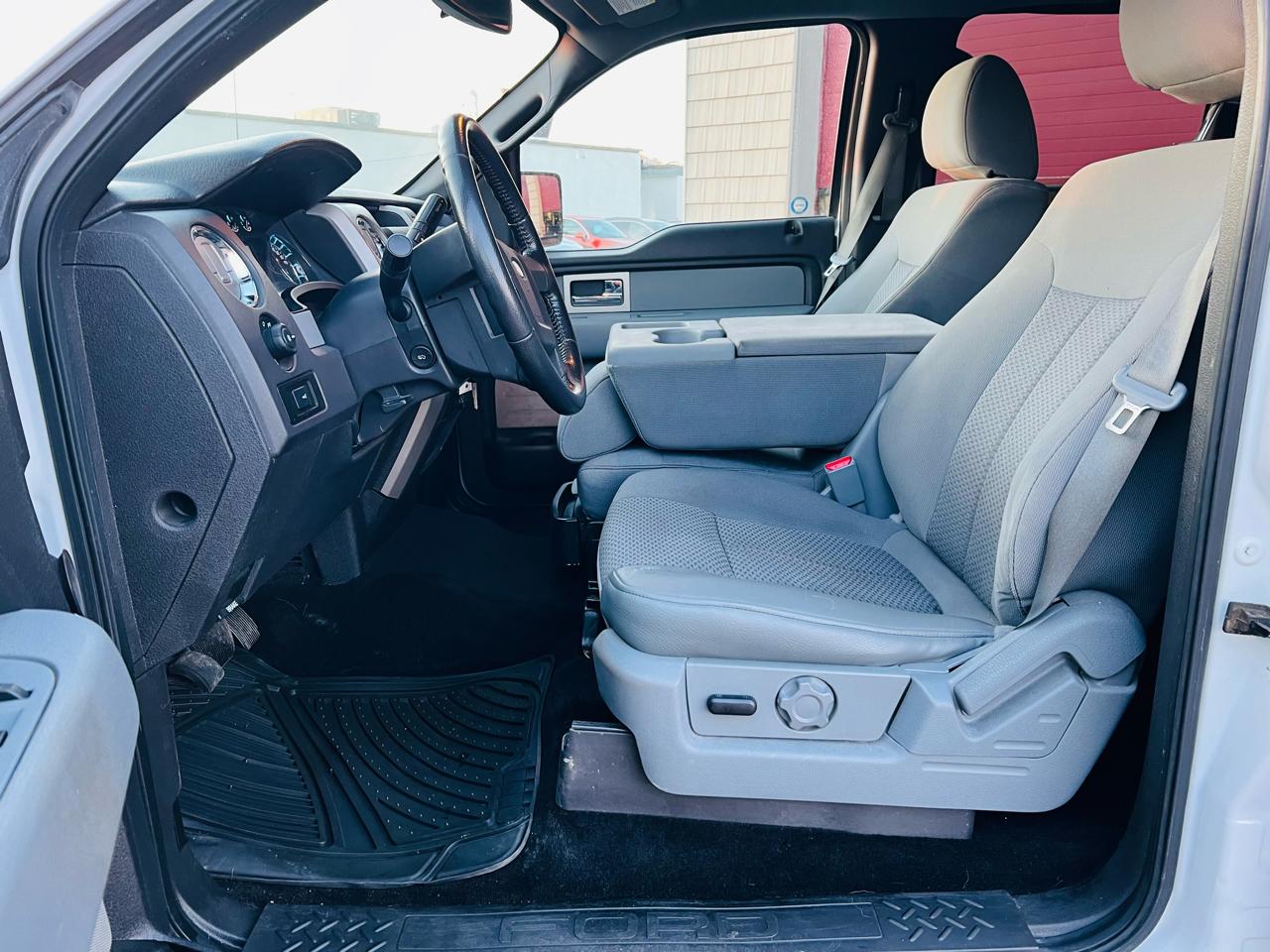 Ford F-150 4WD SuperCrew 145" Platinum 2011