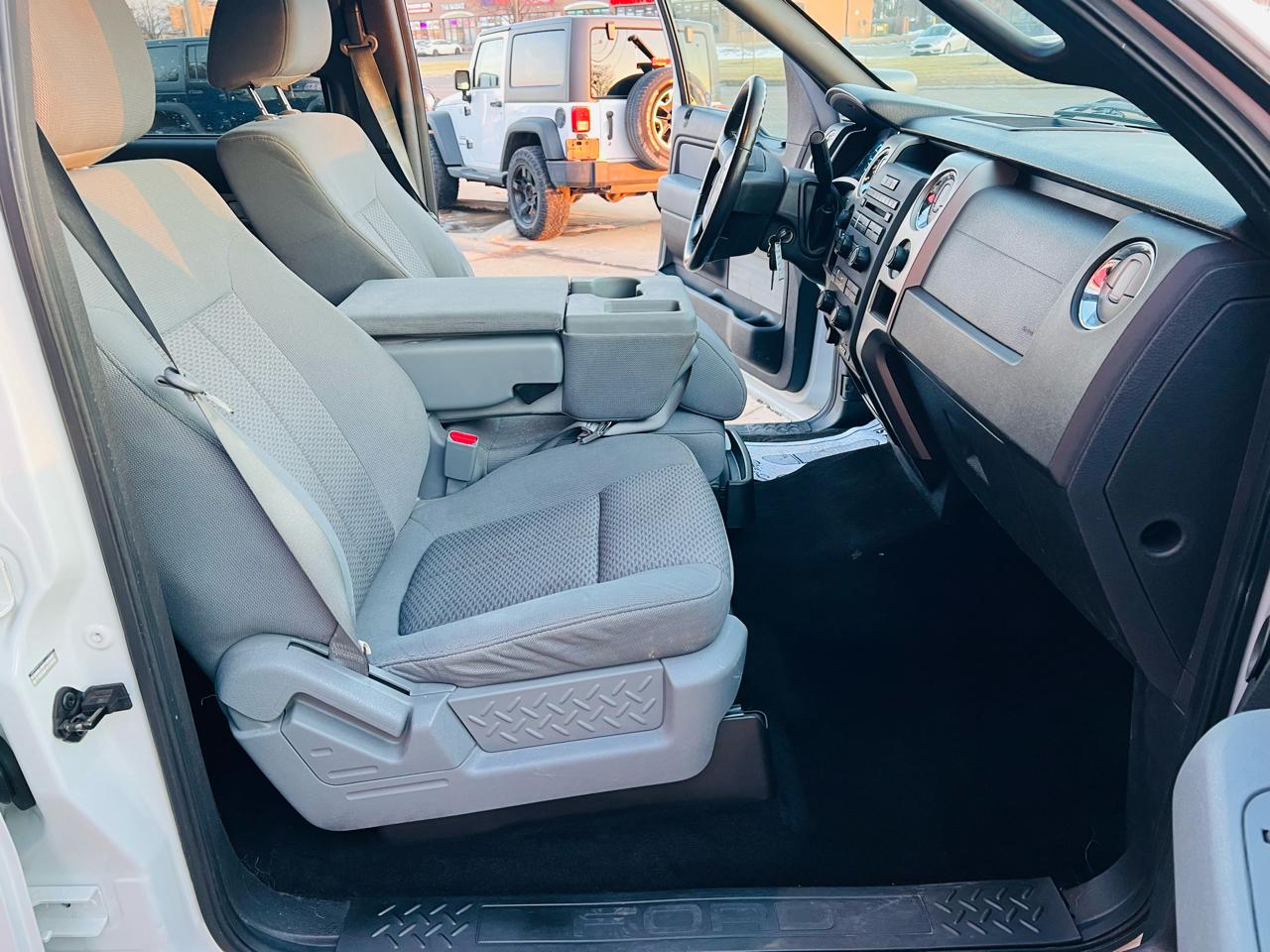 Ford F-150 4WD SuperCrew 145" Platinum 2011