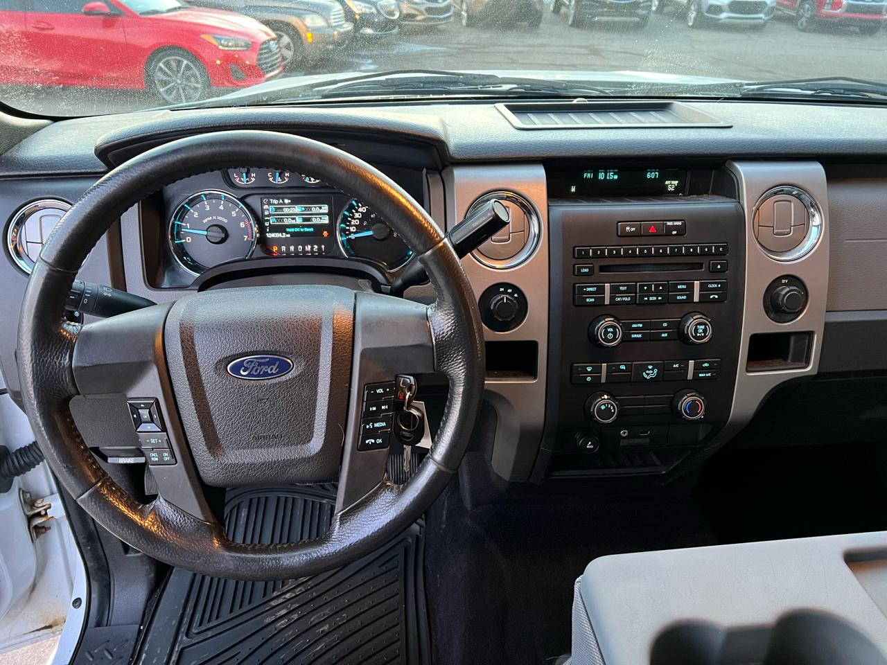 Ford F-150 4WD SuperCrew 145" Platinum 2011