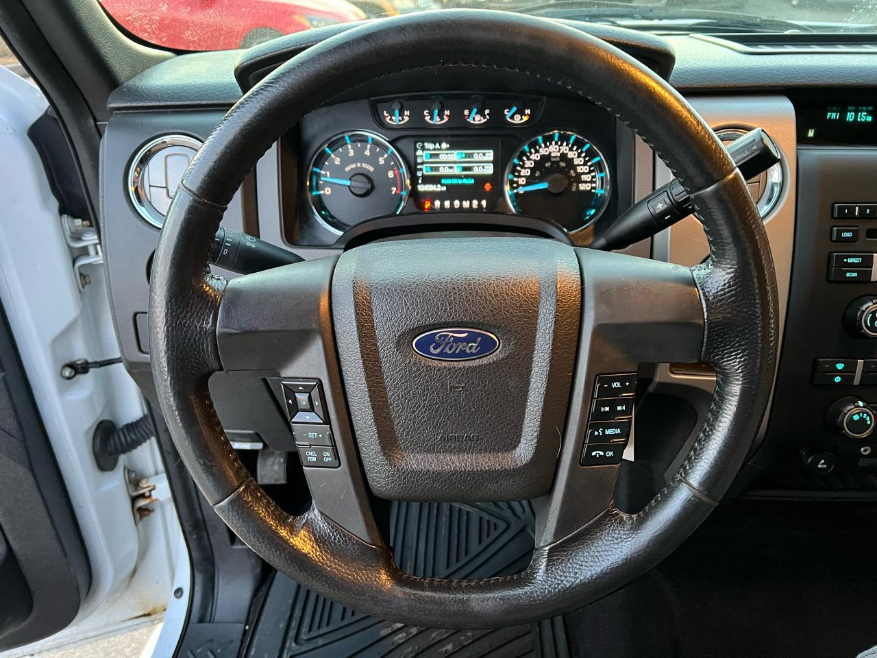 Ford F-150 4WD SuperCrew 145" Platinum 2011