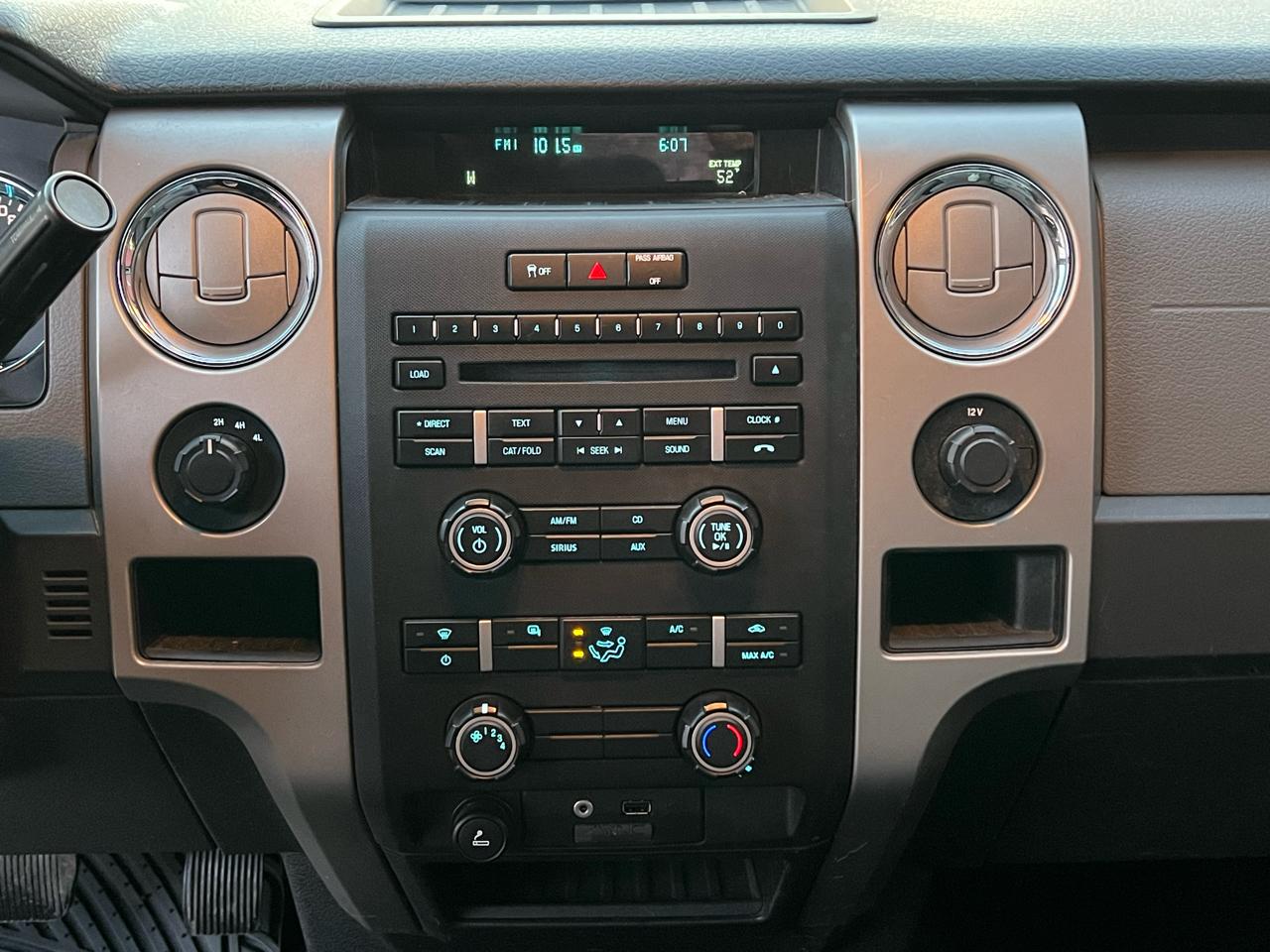 Ford F-150 4WD SuperCrew 145" Platinum 2011