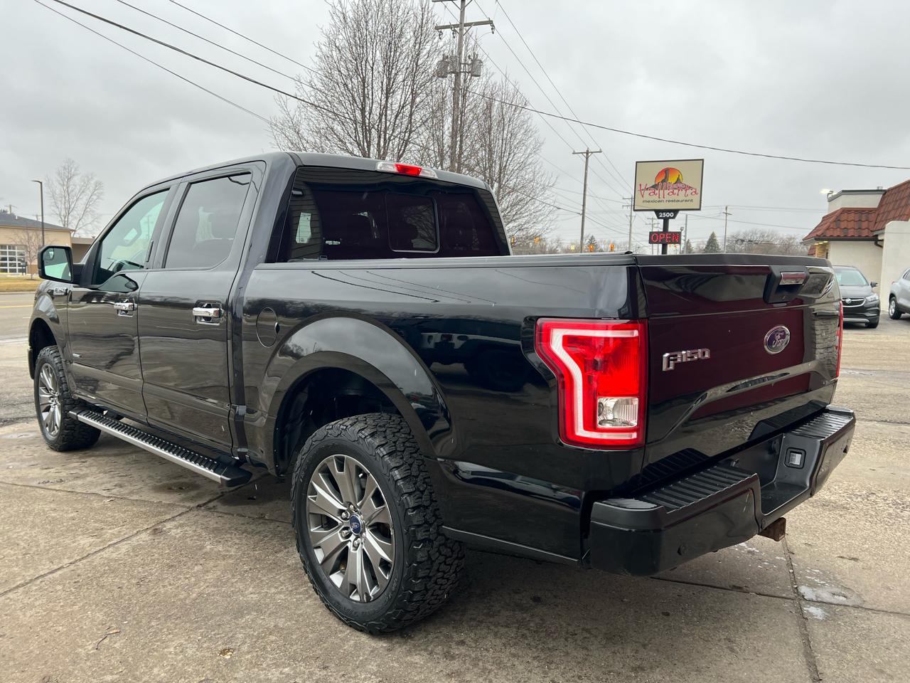 Ford F-150 4WD SuperCrew 145" Lariat 2016