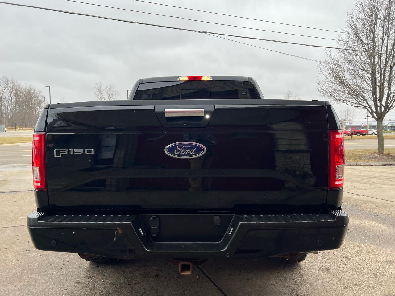 Ford F-150 4WD SuperCrew 145" Lariat 2016