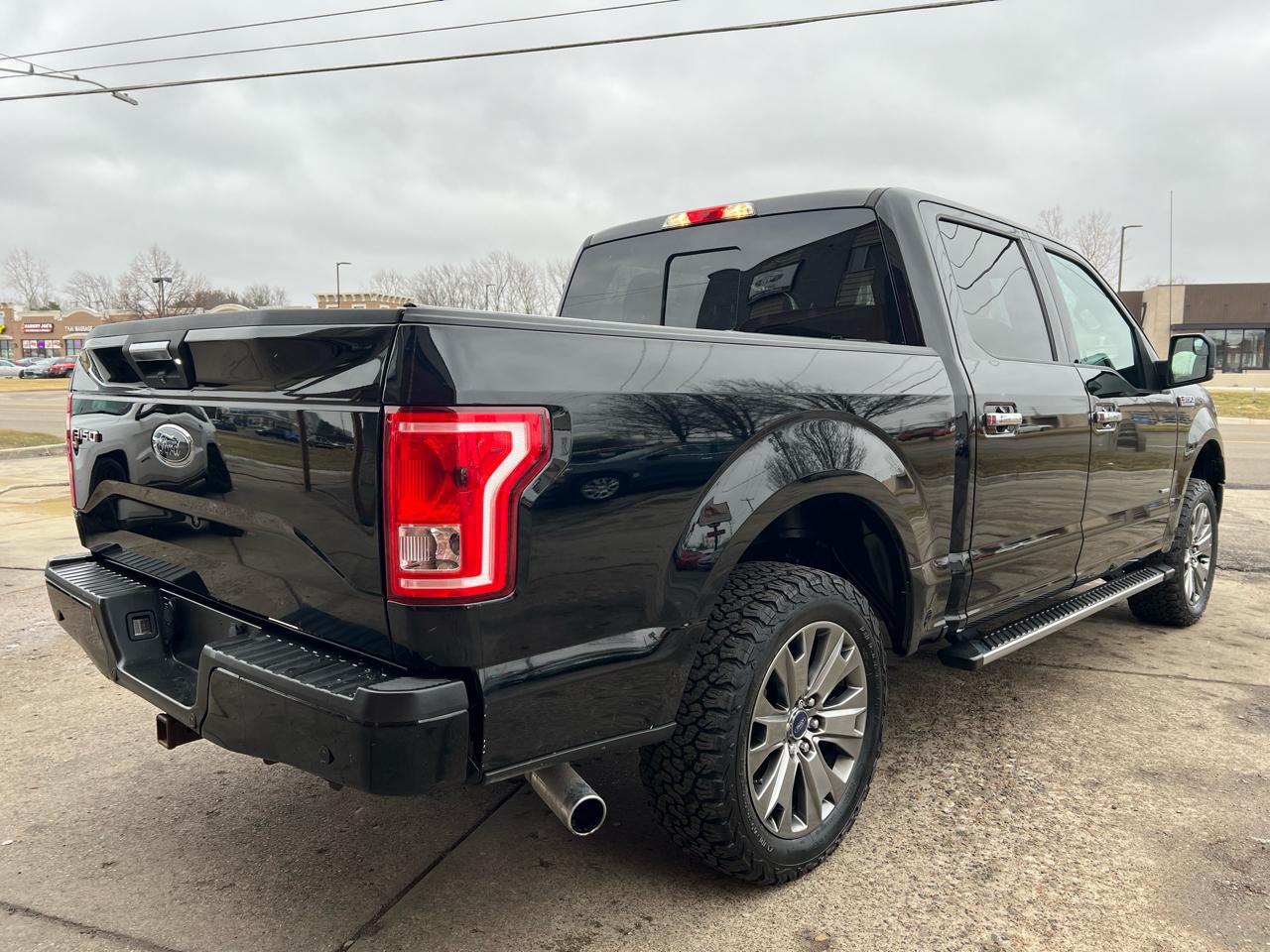 Ford F-150 4WD SuperCrew 145" Lariat 2016