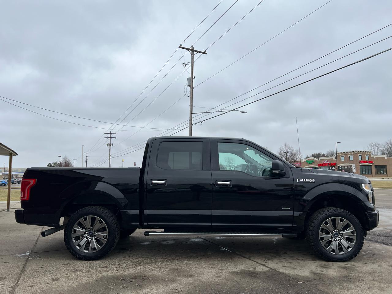 Ford F-150 4WD SuperCrew 145" Lariat 2016