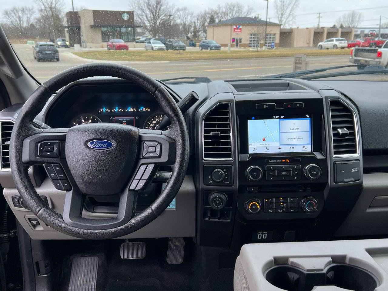 Ford F-150 4WD SuperCrew 145" Lariat 2016