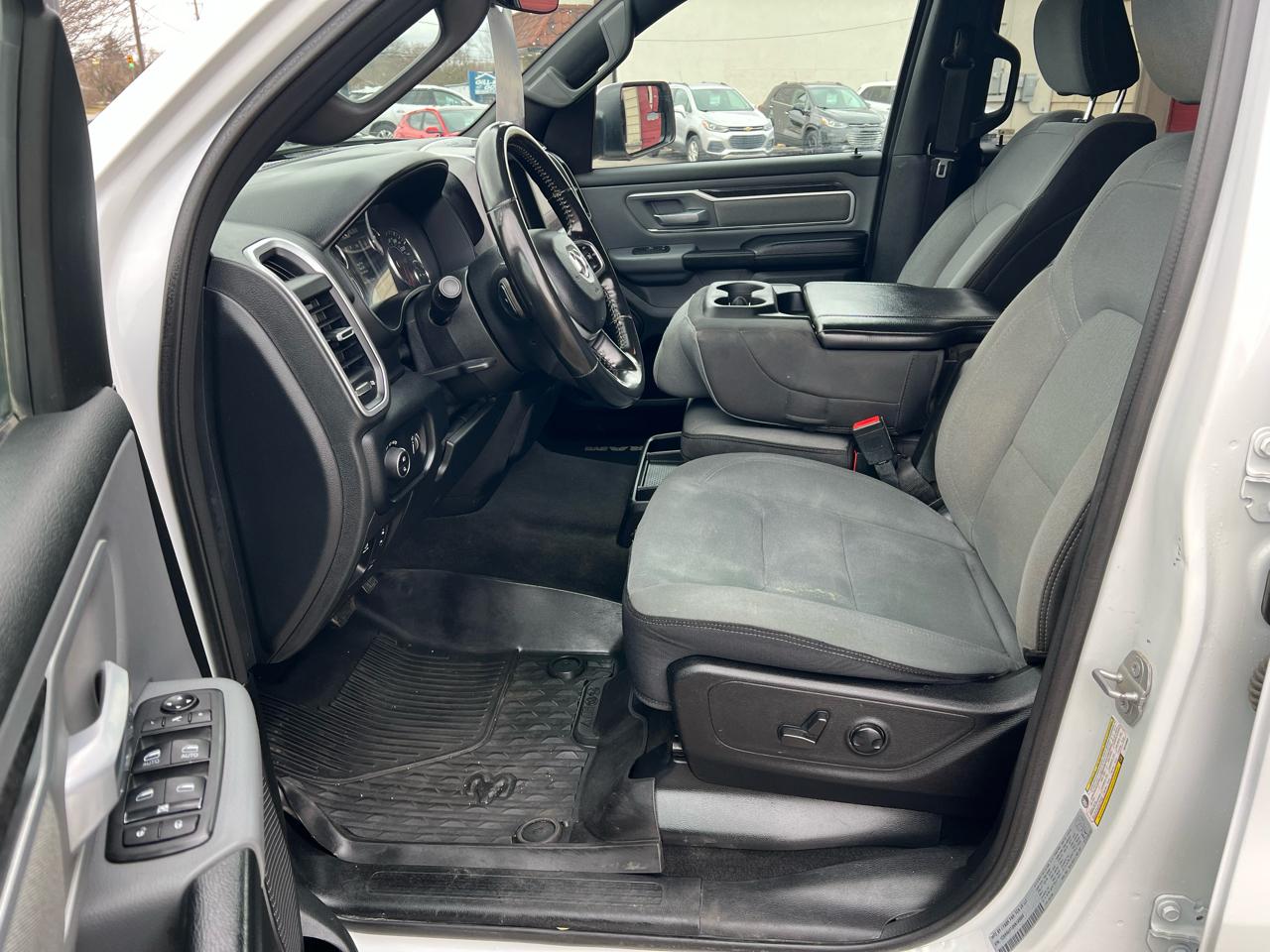 RAM 1500 Big Horn 4x2 Crew Cab 5'7" Box 2022