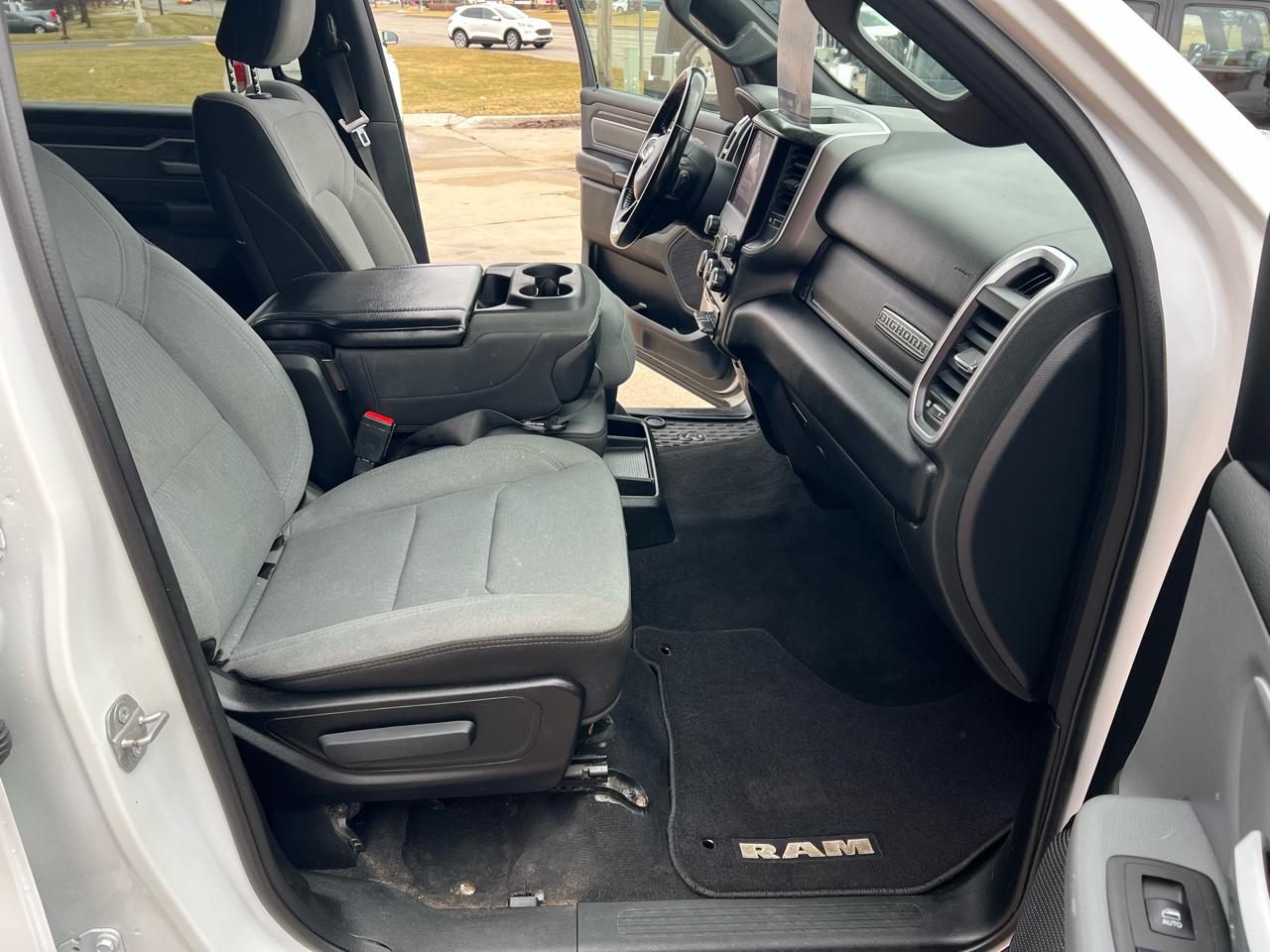 RAM 1500 Big Horn 4x2 Crew Cab 5'7" Box 2022